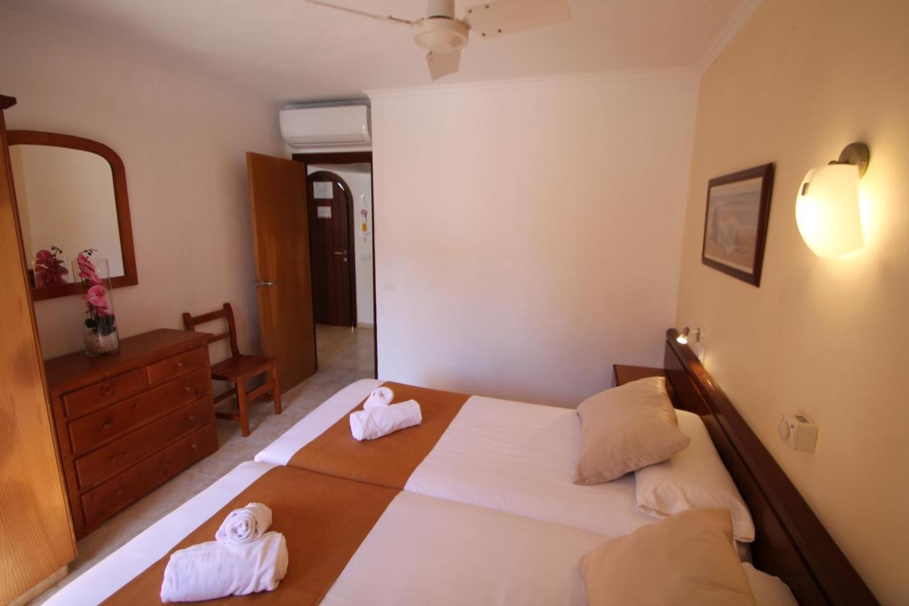 Apartaments Talayot Кала-эн-Бланес Экстерьер фото