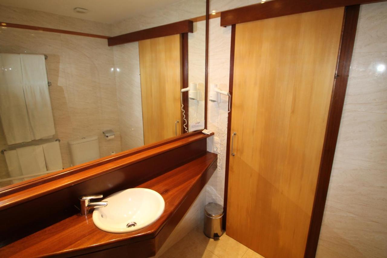 Apartaments Talayot Кала-эн-Бланес Экстерьер фото